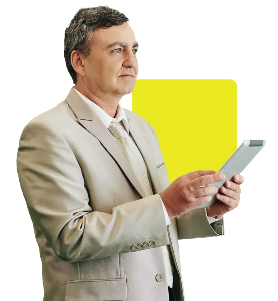 car dealer using tablet device to process auto finance online with evolution funding